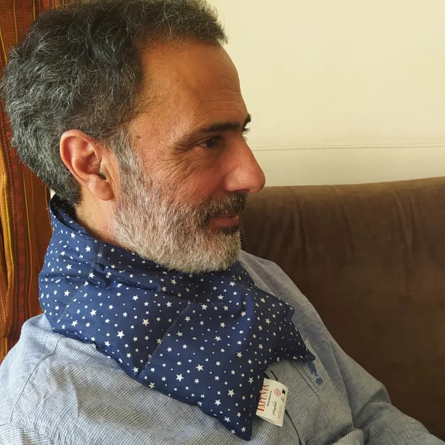 LAPENTA yastığını kullanan yaşlı bir bey